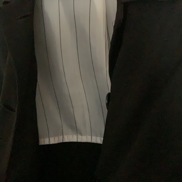 🚨SOLD ELSEWHERE!🚨Lightweight Button Tab Jacket - Picture 6 of 6